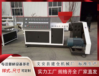 中卫塑料挤出机 外滩“瓜果飘香”，上海时装周掀起绿时尚浪潮